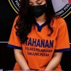 Foto: Satresnarkoba Polres Pelabuhan Tanjung Perak. AS diamankan bersama seorang pria berinisial CW yang berperan sebagai kurir sabu di kawasan Jalan Kenjeran, Surabaya,