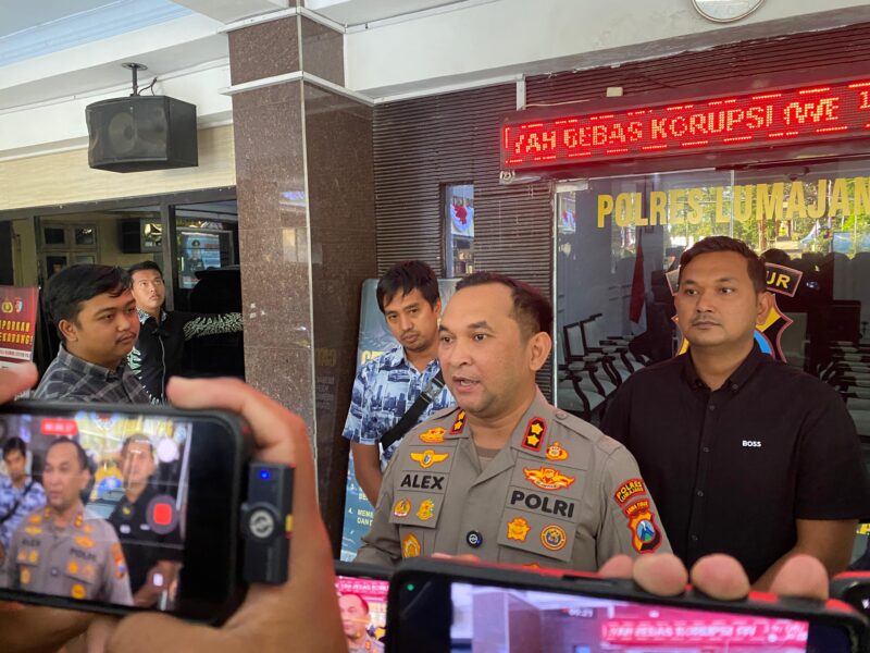 Satuan Reserse Kriminal (Satreskrim) Polres Lumajang Polda Jawa Timur (Jatim) berhasil mengungkap kasus perampokan (FOTO: SAMSUL B/REDAKSI)