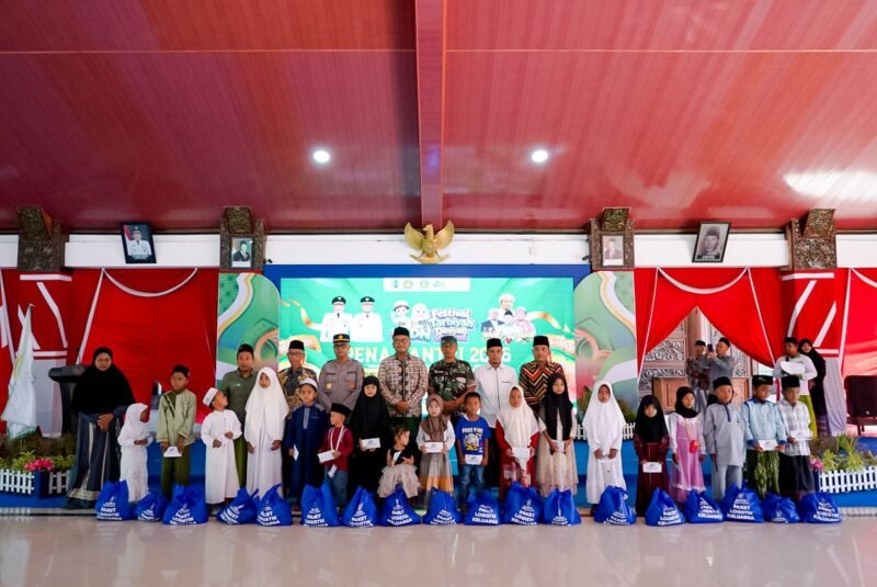 Wakil Bupati Sampang H. Ahmad Mahfudz menegaskan bahwa santri harus menjadi motor penggerak kemajuan bangsa (Foto: Istimewah/TargetNews.ID)