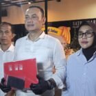 Upaya Pemberantasan peredaran narkotika di wilayah Surabaya terus dilakukan aparat kepolisian, baru saja memulai bisnis narkoba, kurir sabu berinisial MS, 28, warga Jalan Dukuh, Kenjeran, Surabaya, ditangkap Satresnarkoba Polres Pelabuhan Tanjung Perak (Foto)
