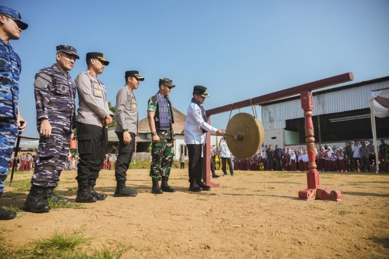 Foto: TMMD Sengkuyung Tahap III Dibuka, Bupati Tegal Percepat Pembangunan di Desa Kedungwungu
