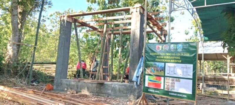 Foto: TMMD ke-129 Satukan Langkah Dari Desa, Warga Desa Panyepen Semangat Bantu Pembangunan Menara Air