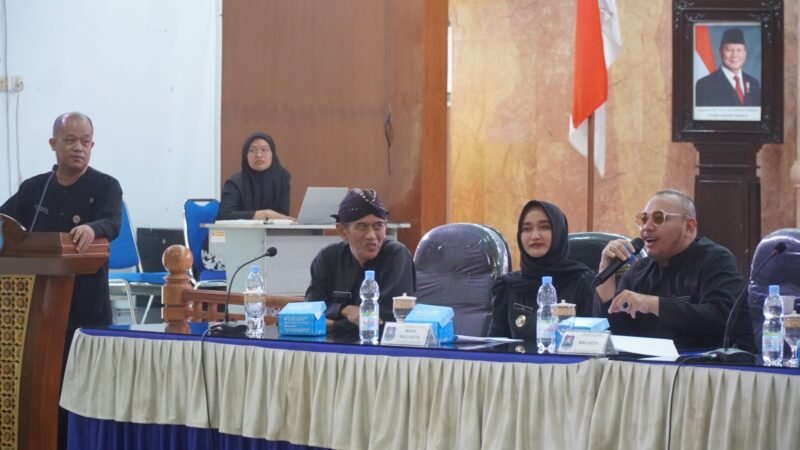 Foto: Pemkot Tegal Beri Apresiasi Gerakan Gropyokan Sampah