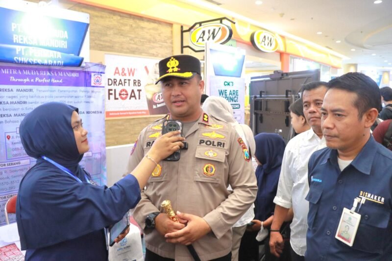 Polres Gresik dalam ajang Gresik Job Fair Tematik 2026 mendapat apresiasi dari mantan Menteri BUMN, Dahlan Iskan.