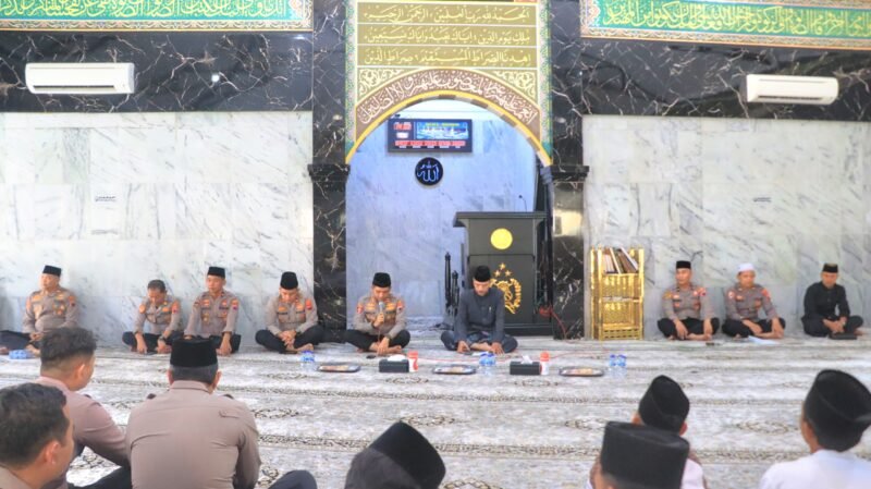 Foto: Polres Tegal menggelar kegiatan doa bersama dan santunan kepada anak yatim di Masjid Al-Muhammadi Polres Tegal pada Jumat (17/07/2026) pukul 13.30 WIB hingga 14.30 WIB. Kegiatan tersebut merupakan wujud rasa syukur kepada Allah SWT sekaligus bentuk kepedulian sosial Polri kepada masyarakat.