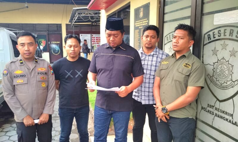 FOTO: Kasus kekerasan seksual terhadap anak di bawah umur kembali diungkap oleh jajaran kepolisian di Kabupaten Bangkalan. Unit Pelayanan Perempuan dan Anak (PPA) Satreskrim Polres Bangkalan berhasil meringkus tiga orang tersangka. Dari ketiga pelaku yang diamankan, satu di antaranya ternyata masih berstatus di bawah umur