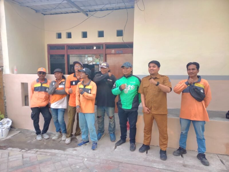 FOTO: program Rutilahu yang dilaksanakan oleh DPRKPP (Dinas Perumahan Rakyat dan Kawasan Permukiman serta Pertanahan) Kota Surabaya, rumah peninggalan orang tua Anil mendapatkan perbaikan sehingga menjadi lebih aman, nyaman, dan layak untuk ditempati