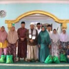Foto: Rangkaian kunjungan kerja Bupati Tanjung Jabung Barat, Drs. H. Anwar Sadat, M.Ag., di Kecamatan Tungkal Ulu berlanjut dengan pelaksanaan Safari Jum'at di Masjid Al Muhajirin, Desa Kuala Dasal, Jumat (17/7/2026). Kegiatan tersebut digelar usai Bupati bersama Wakil Bupati Dr. H. Katamso SA, S.E., M.E., menghadiri Panen Raya Melon di desa setempat.