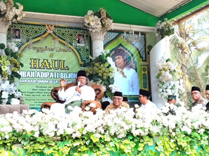 FOTO: Polsek Jatinegara Polres Tegal melaksanakan pengamanan Pengajian Umum dalam rangka Haul Mbah Adipati Bojong dan Haul Umum Desa Sumbarang yang berlangsung di kawasan Makam Mbah Adipati Bojong, Desa Sumbarang, Kecamatan Jatinegara, Kabupaten Tegal, Senin (20/07/2026) pukul 08.00 hingga 13.00 WIB.