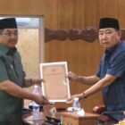 Foto: Bupati Tanjung Jabung Barat, Drs. H. Anwar Sadat, M.Ag., menghadiri Rapat Paripurna Dewan Perwakilan Rakyat Daerah (DPRD) Kabupaten Tanjung Jabung Barat