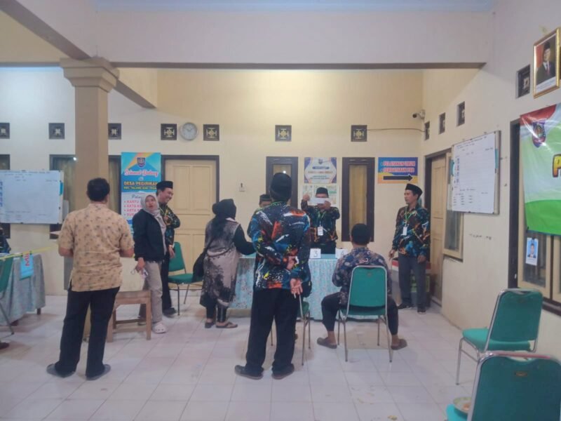 Foto: Polri Amankan Pemungutan Suara Calon Anggota BPD Desa Pegirikan Berjalan Aman dan Kondusif