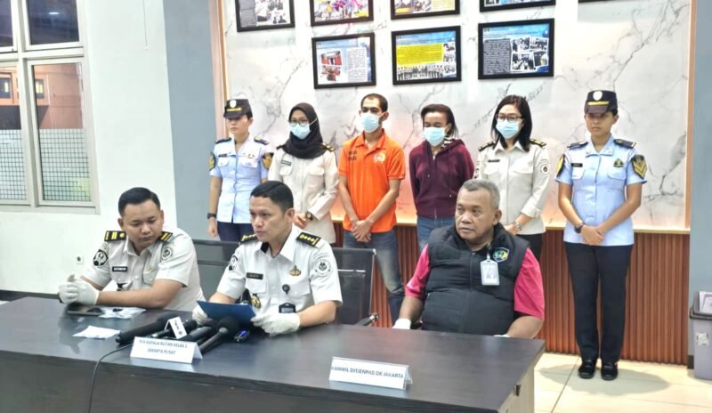 Petugas Rutan Kelas I Jakarta Pusat, Gagalkan Penyelundupan Narkorkoba (Foto: TargetNews.ID/Bib)