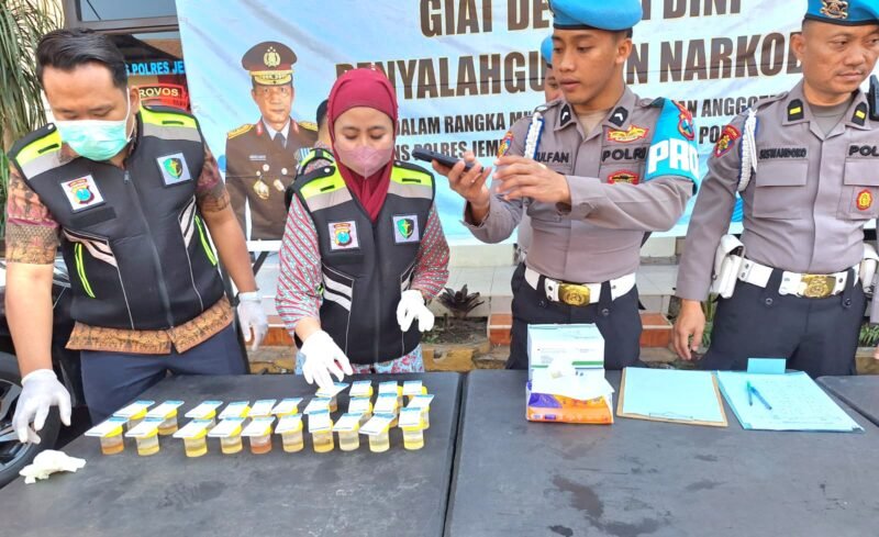 Foto: Propam Polda Jatim  Gelar Deteksi Dini Narkoba Judi Online  Polres Jember
