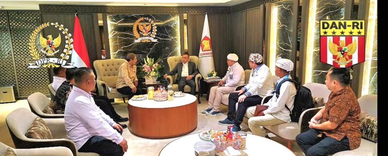 Sandy Tumiwa Dampingi Sultan Sepuh Cirebon Silaturahmi Wakil Ketua DPR Sufmi Dasco Ahmad (Foto: TargetNews.id/Redaksi)