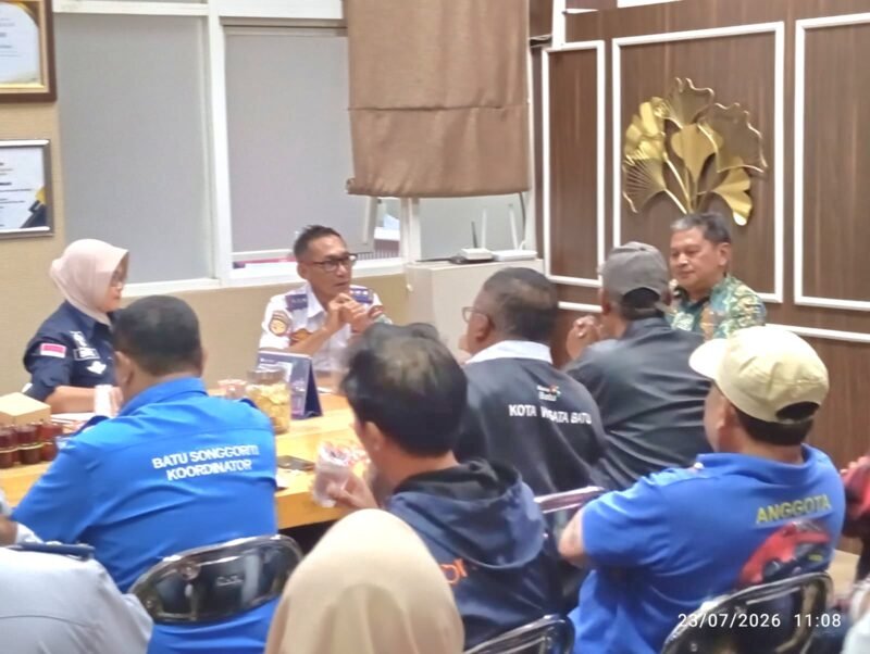Foto ist: Kadishub Batu,Drs.Susetya Herawan bersama jajarannya melakukan evaluasi dan koordinasi bersama APEL.