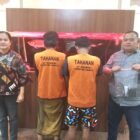 Foto: dua pengedar Narkotika jenis sabu yang diamankan Satresnarkoba Polrestabes Surabaya ini. Barang serbuk putih tersebut dimasukkan dalam Bohlam lampu. 23/7/2026 TARGETNEWS.ID