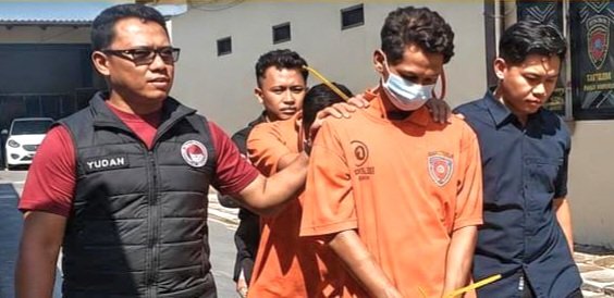 Foto: Dua Pengedar Obat Keras di Sampang Diringkus, 402 Butir Pil Y Diamankan