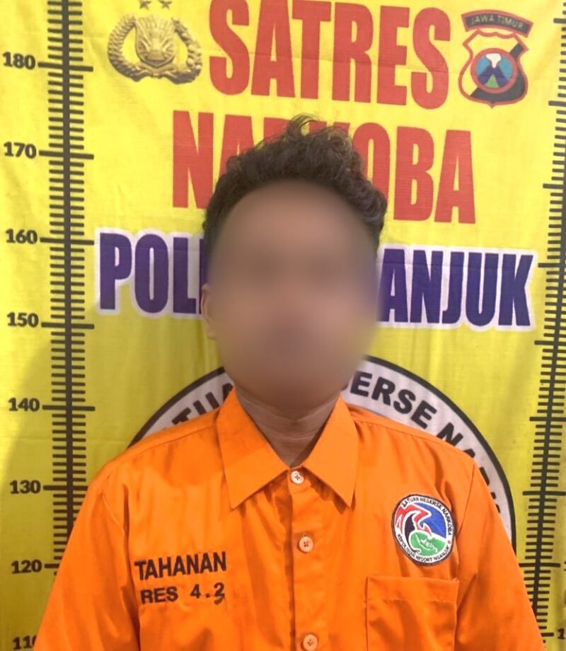 Foto: Satresnarkoba Polres Nganjuk kembali mengungkap kasus penyalahgunaan narkotika jenis sabu dengan mengamankan seorang pria berinisial AW (32), warga Kecamatan Prambon, Kabupaten Nganjuk. Terduga pelaku diamankan