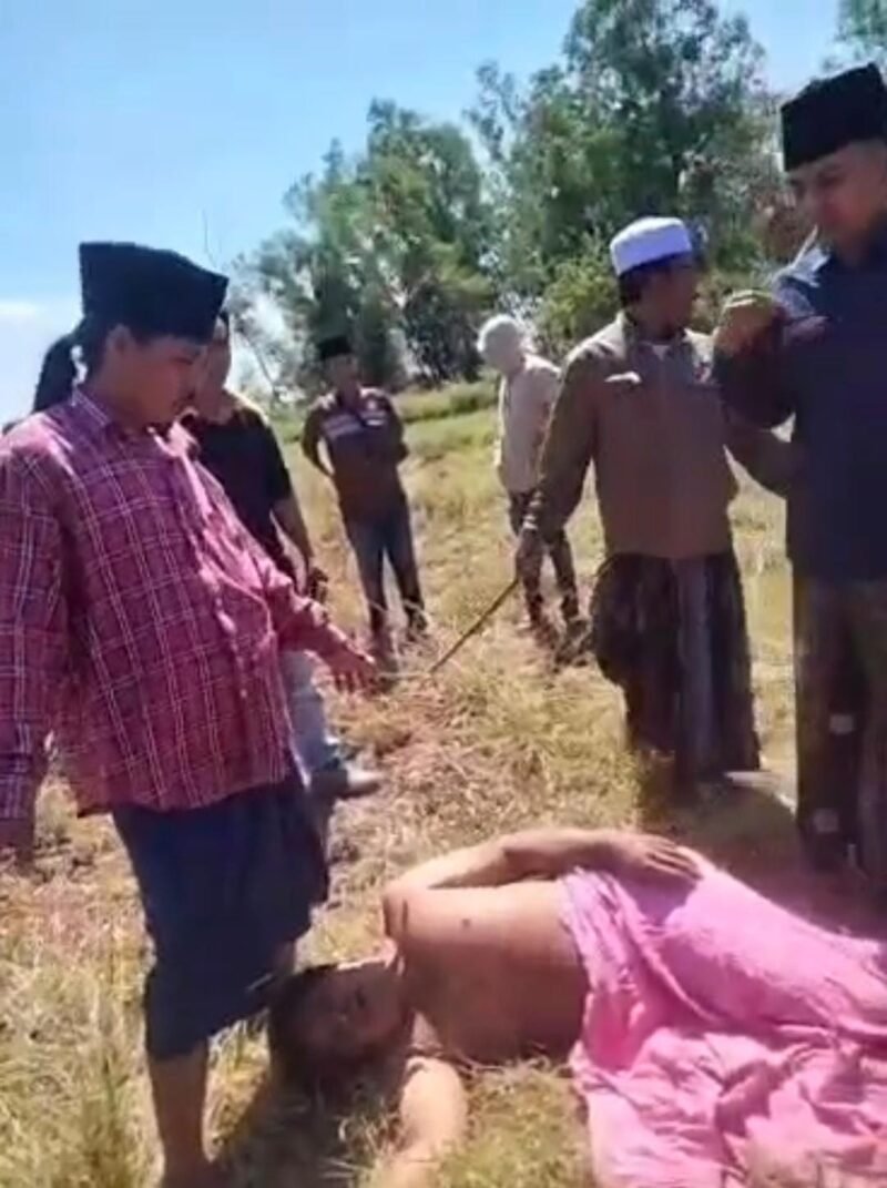Kepergok Curi Sepeda Motor, Terduga Maling Babak Belur Dihajar Massa di Bangkalan Foto: REDAKSI