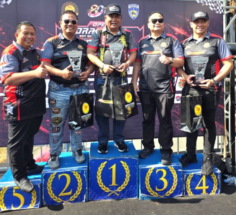 FOTO: Open Drag Bike Akpol 1990 Dhira Brata Cup Championship 2026 resmi dibuka pada Sabtu (25/7/2026) di Lapangan Ex Bandara Temindung, Kota Samarinda, Kalimantan Timur, dalam rangka memperingati Hari Bhayangkara ke-80. Kejuaraan