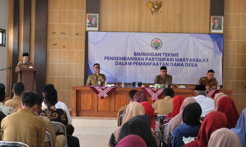 FOTO: Bimbingan teknis di ikuti perwakilan Dinpermades Kabupaten Brebes, Kecamatan Jatibarang, kepala desa, perangkat desa, BPD, Tenaga Pendamping Profesional (TAPM, PD, PLD), serta perwakilan masyarakat dari 15 desa di Kecamatan Jatibarang. TARGETNEWS.ID/FAUZI