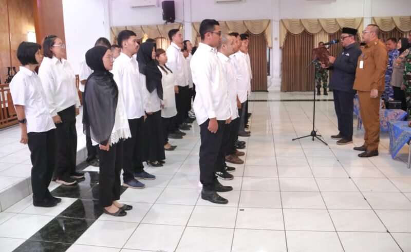 FOTO: Pengurus Forum Muda Antar Umat (FORMAT) Kota Tegal resmi dikukuhkan oleh Ketua Forum Kerukunan Umat Beragama (FKUB) Kota Tegal, Ahmad Firdaus Muhtadi, Selasa (28/07/2026) di Ruang Adipura, Kompleks Balai Kota Tegal. TARGETNEWS.ID/FAUZI