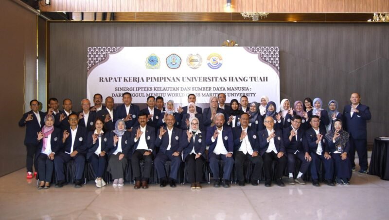 FOTO: Raker dibuka langsung oleh Rektor Universitas Hang Tuah, Laksamana Muda TNI (Purn) Dr. Ir. Avando Bastari, M.Phil., M.Tr.Opsla., IPM., ASEAN Eng. Dalam sambutannya, Rektor