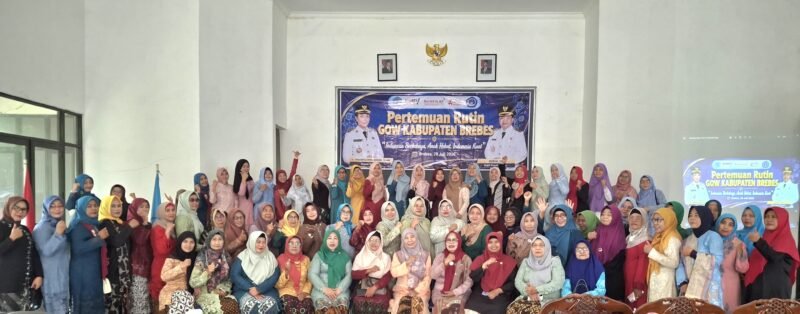 FOTO: Organisasi Wanita (GOW) Kabupaten Brebes menggelar Peringatan Hari Kebaya Nasional dan Hari Anak Nasional (HAN) Tingkat Kabupaten Brebes di Gedung GOW, Jalan Ahmad Yani, Brebes, Rabu (29/7/2026). Kegiatan