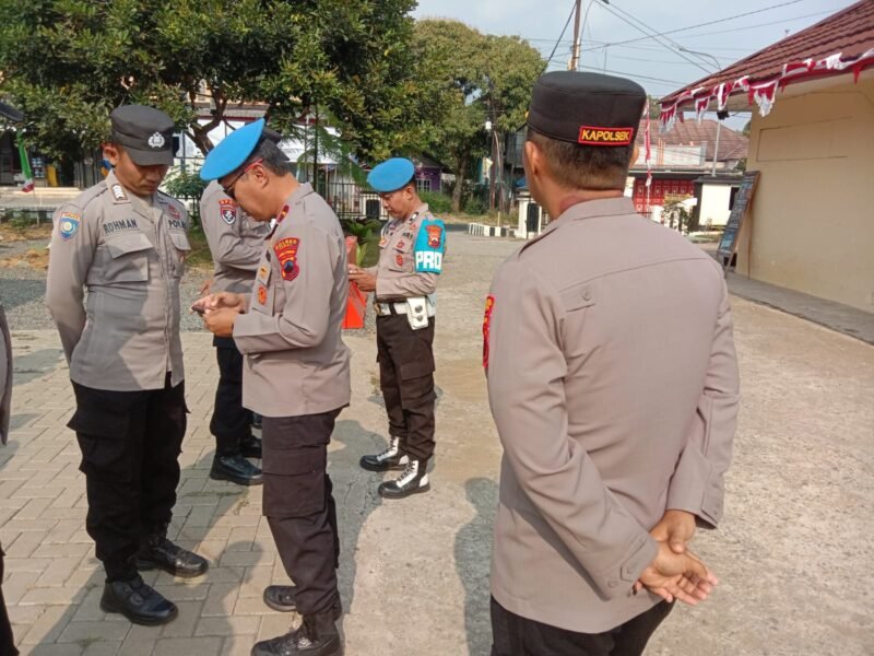 Apel Pagi dan Opsgaktibplin Tingkatkan Disiplin Personel Polsek Bojong