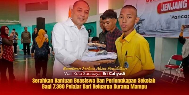 Pemerintah Kota (Pemkot) Surabaya kembali menunjukkan komitmennya dalam mendukung dunia pendidikan dengan menyerahkan bantuan beasiswa dan perlengkapan sekolah kepada 7.380 siswa SMA/SMK/MA sederajat yang berasal dari keluarga prasejahtera. (Foto: TargetNews.ID/Istimewah)