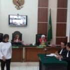 Foto: Seorang mantan staf administrasi SD Kristen Cita Hati Pakuwon City, Surabaya, menjalani persidangan di Pengadilan Negeri Surabaya setelah didakwa melakukan penggelapan dana milik Yayasan Pendidikan Kristen (YPK) Buah Hati dengan nilai kerugian mencapai Rp328.491.000