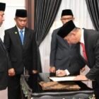 Foto: Bupati saat Pelantikan dan Pengambilan Sumpah/Janji Pejabat Pimpinan Tinggi Pratama dan Administrator yang berlangsung di Ruang PASA, Jumat (17/7/2026).