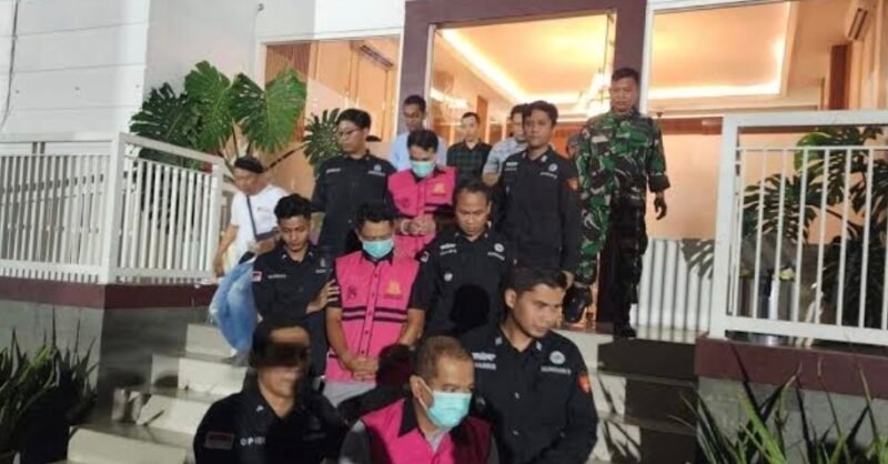 Foto: Kejaksaan Negeri (Kejari) Kabupaten Pasuruan mengungkap perkembangan penyidikan dugaan pungutan liar (pungli) dalam pelaksanaan Program Pendaftaran Tanah Sistematis Lengkap (PTSL) di Desa Wonosari, Kecamatan Tutur. Dari hasil penyidikan, sebagian dana yang diduga berasal dari praktik pungli tersebut diduga digunakan untuk membeli aset berupa kebun apel.