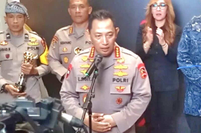 Foto: Kapolri Jenderal Pol. Listyo Sigit Prabowo, empat Komisaris Besar Polisi (Kombes Pol) mendapat promosi jabatan di lingkungan Lembaga Pendidikan dan Pelatihan (Lemdiklat) Polri sekaligus diproyeksikan menyandang pangkat Brigadir Jenderal Polisi (Brigjen Pol).