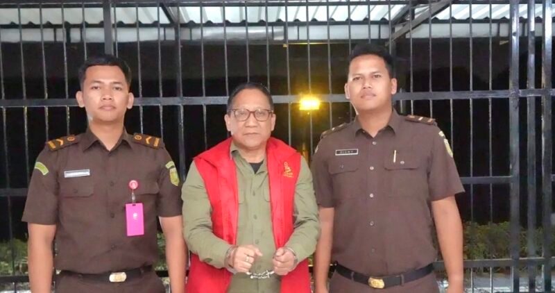 Foto: Kejati Jatim Tahan Dirut KBS Kasus Korupsi Kerugian Negara Rp10,2 Miliar