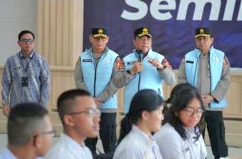 Foto: Wakil Kepolisihan Republik Indonesia (Wakapolri) Komjen pol dedi prastiyo meninjau sma kemala bayangkari bagor