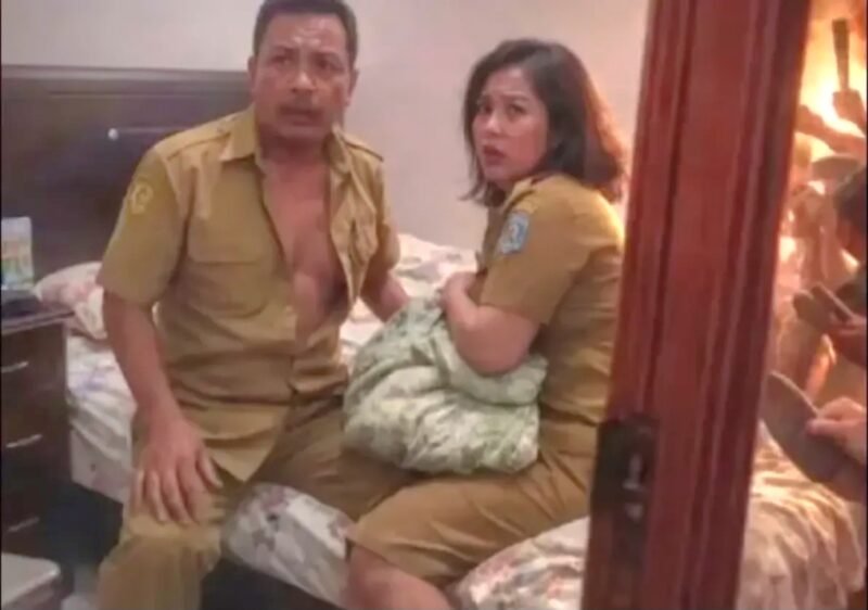 Dua Pejabat Kelurahan