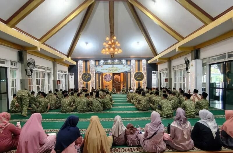FOTO: Doa Dalam Rangka HUT ke-60 Korem 084/Bhaskara Jaya, Dilaksanakan di Masjid Baiturrahman Kodim 0817/Gresik