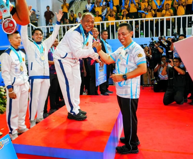 FOTO: Kapolri Resmi Tutup Kejuaraan Bulu Tangkis Kapolri Cup 2026, Komitmen Polri Dukung Prestasi Atlet Nasional
