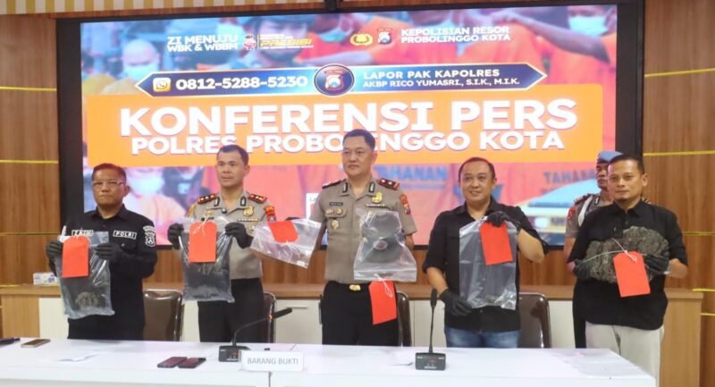 Polres Probolinggo Kota Ungkap Kasus Pembunuhan Manusia Silver, Dua Tersangka Diamankan