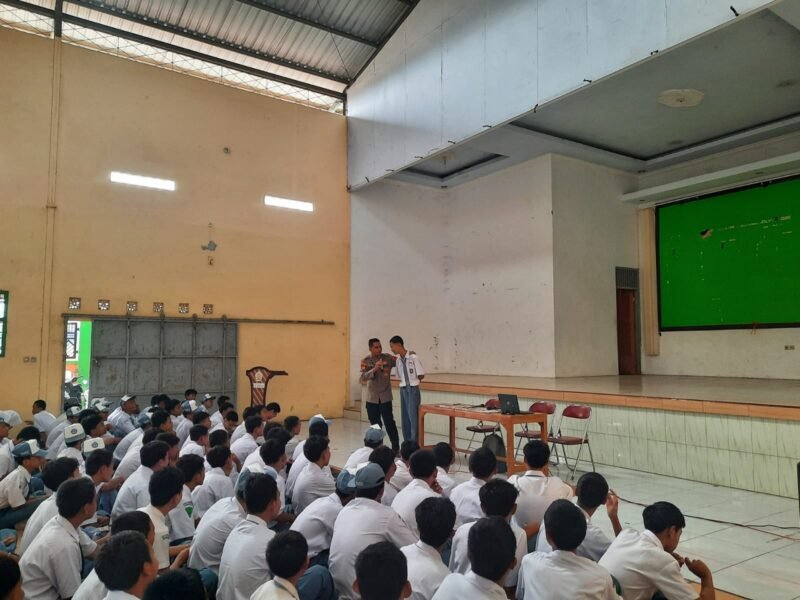 Foto: Polri Bekali Ratusan Pelajar Margasari Etika Berlalu Lintas