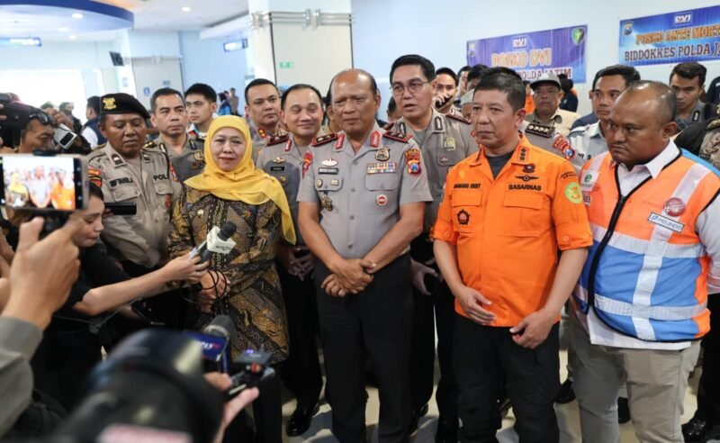Foto: Kapolda Jatim Sampaikan Duka Kecelakaan Kapal Laut Perairan Sumenep, Pencarian Korban