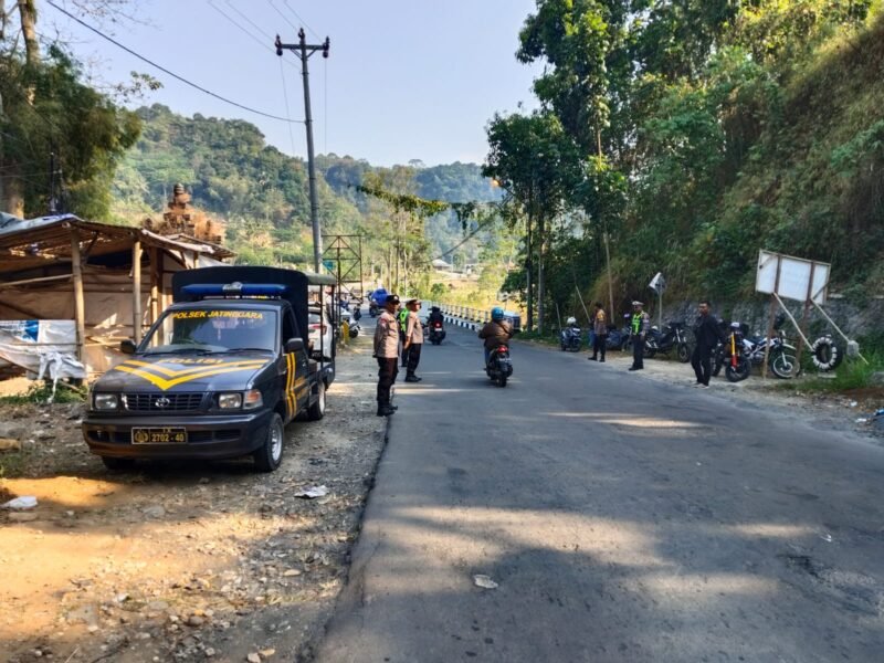Foto: Polri Perketat Perbatasan Jatinegara, Antisipasi Pergerakan Suporter Menuju Banyumas