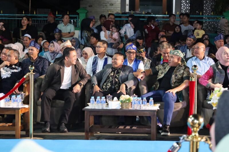 Dandim 1009/Tanah Laut Beserta Ketua Persit KCK Cabang XXXII Dim 1009 Hadiri Tala Ethnic Carnival 2026