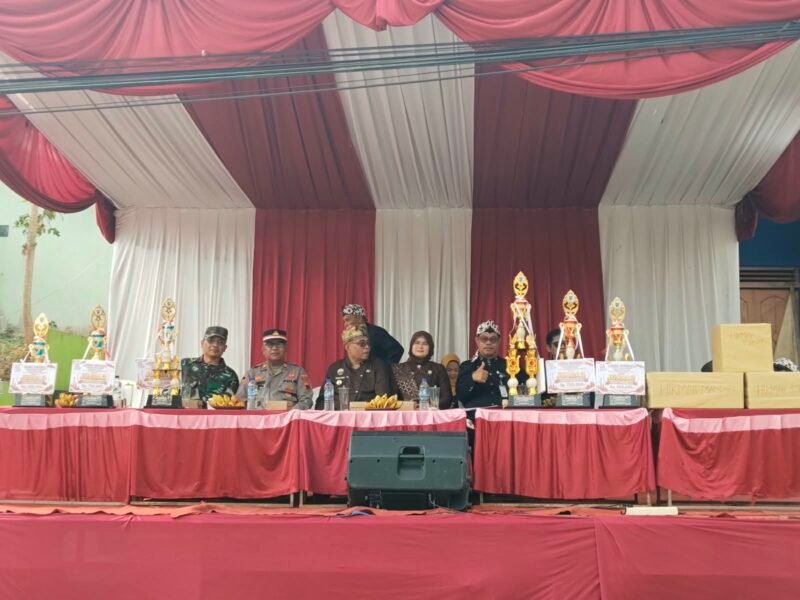 Semarak HUT Ke-81 RI, Ribuan Warga Meriahkan Karnaval Kecamatan Jatinegara