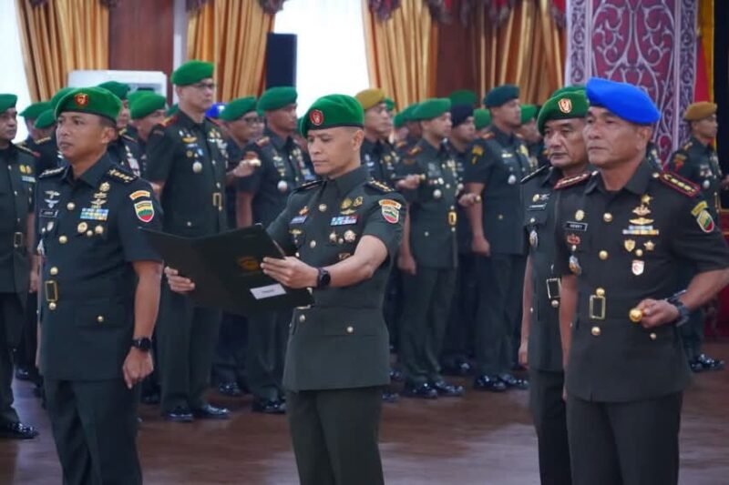 FOTO: Pangdam I/Bukit Barisan Mayjen TNI Hendy Antariksa memimpin upacara serah terima jabatan (sertijab) dan Tradisi Korps bagi sejumlah pejabat di lingkungan Kodam I/Bukit Barisan, Rabu (12/8/2026).