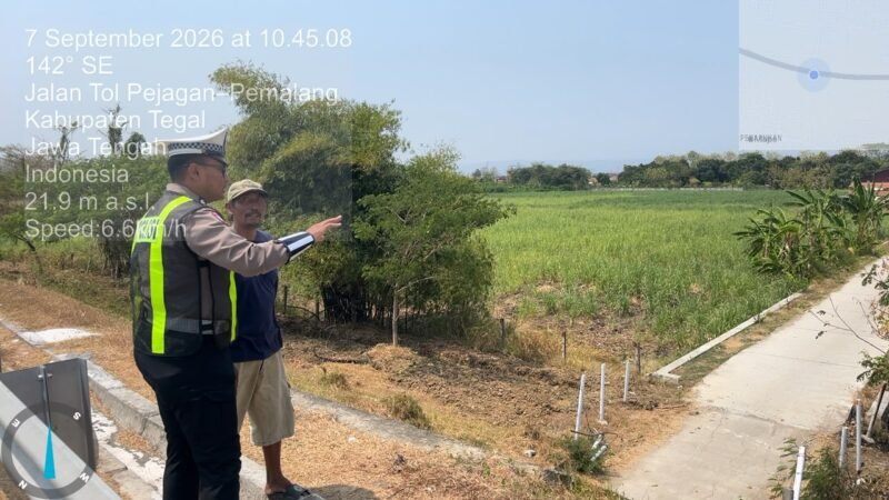 Keterangan foto:
Personel Satlantas Polres Tegal melaksanakan patroli dan memberikan pembinaan kepada masyarakat di sekitar jalur Tol KM 276+200 sebagai langkah pencegahan karhutla.