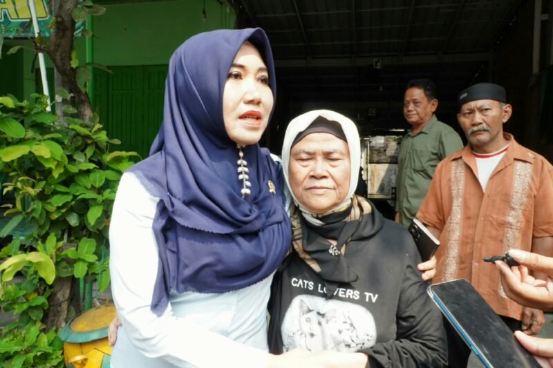 Keterangan foto: Anggota DPD RI asal Jawa Timur, Dr. Lia Istifhama atau Ning Lia, hadir saat pemeriksaan setempat (descente) objek sengketa rumah di kawasan Jemursari VIII, Surabaya, Rabu (9/9/2026).