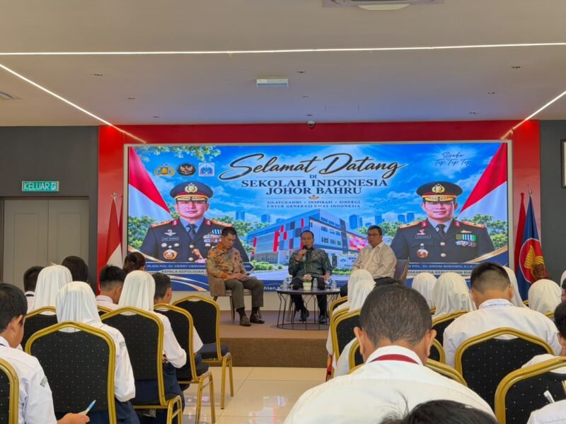 Keterangan Foto: Kapolda Riau Irjen Herry Heryawan saat memaparkan penanganan Karhutla Riau dalam pertemuan dengan jajaran kepolisian Johor dan Melaka, Malaysia.
