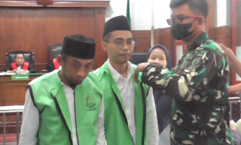 Keterangan foto:
Sidang perkara dugaan pengeroyokan terhadap Louis Prasetya dengan terdakwa Yusuf alias Haji Yus dan Poerwantoro Prazigi alias Sengek kembali digelar di Pengadilan Negeri Surabaya, Rabu (9/9/2026). Agenda pemeriksaan saksi belum sepenuhnya terlaksana karena saksi Imam belum hadir.